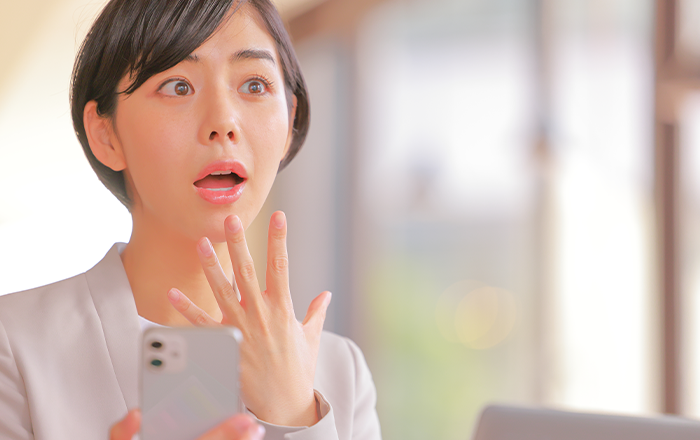 驚いている女性のイメージ