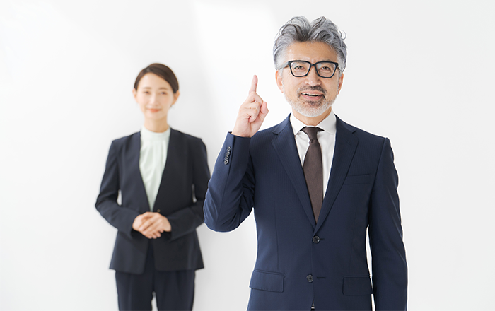 ２人の経営者イメージで男性にクローズアップ